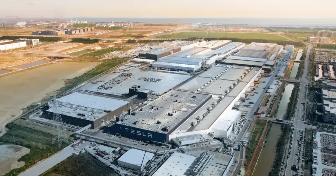 特斯拉十周年(nián):上(shàng)海(hǎi)儲能(néng)超級工(gōng)廠(chǎng)開(kāi)工(gōng),規劃年(nián)産1萬台商用(yòng)儲能(néng)電(diàn)池 特斯拉十周年(nián):上(shàng)海(hǎi)儲能(néng)超級工(gōng)廠(chǎng)開(kāi)工(gōng),規劃年(nián)産1萬台商用(yòng)儲能(néng)電(diàn)池